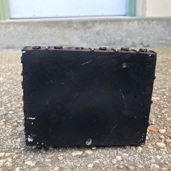 African Couple Statue - Metal Legs, Bodies made from Wood - 18.5 inches Tall - Picture 5 of 8